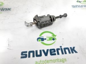 Used Door lock cylinder, left Peugeot 308 (L3/L8/LB/LH/LP) 1.2 12V e-THP PureTech 110 Price on request offered by Snuverink Autodemontage