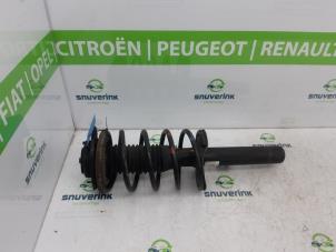 Gebrauchte Stoßdämpferstrebe rechts vorne Peugeot 306 (7D) 1.6 Preis € 30,00 Margenregelung angeboten von Snuverink Autodemontage