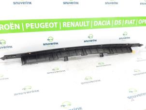Used Rear bumper bracket central Renault Kangoo Express (FW) 1.5 dCi 75 FAP Price on request offered by Snuverink Autodemontage