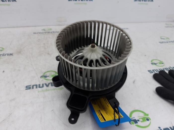 Heating and ventilation fan motor Peugeot 5008 I 1.6 HDiF 16V - 6441CP ...