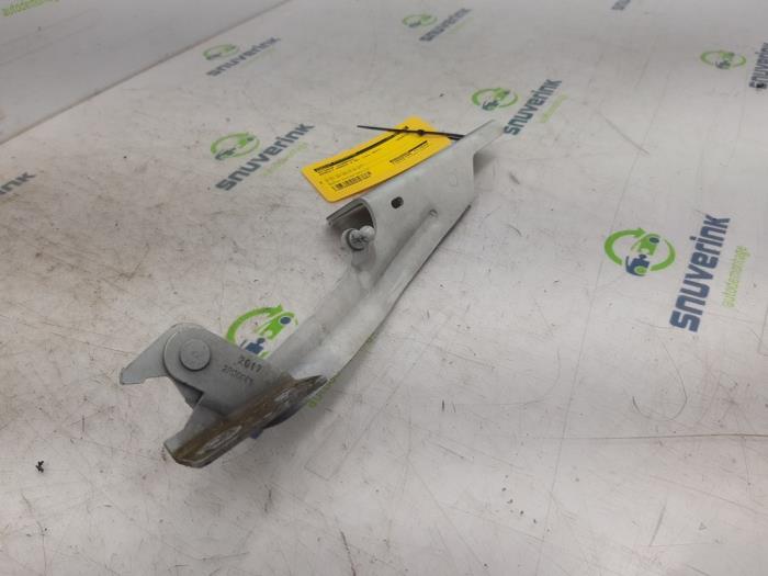 Bonnet Hinge from a Renault Kangoo Express (FW) 1.5 dCi 75 FAP 2017