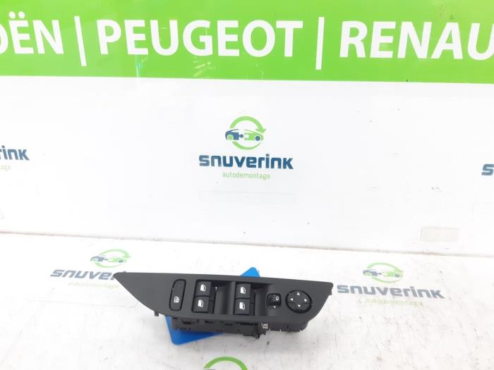 Usados Interruptor combinado de ventanillas Peugeot 2008 (UD/UK/UR/US/UX) 1.2 VTi 12V PureTech 100 Precio € 43,55 IVA incluido ofrecido por Snuverink Autodemontage