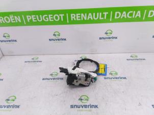 Gebrauchte Türschlossmechanik 2-türig rechts Peugeot 207 CC (WB) 1.6 16V Preis auf Anfrage angeboten von Snuverink Autodemontage
