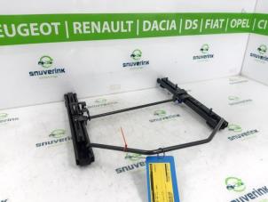 Used Seat rails, right Peugeot 207 CC (WB) 1.6 16V Price € 75,00 Margin scheme offered by Snuverink Autodemontage