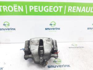Used Front brake calliper, right Peugeot 2008 (UD/UK/UR/US/UX) 1.2 VTi 12V PureTech 100 Price € 60,50 Inclusive VAT offered by Snuverink Autodemontage