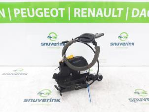 Gebrauchte Türschlossmechanik 4-türig links vorne Renault Captur (2R) 0.9 Energy TCE 12V Preis auf Anfrage angeboten von Snuverink Autodemontage