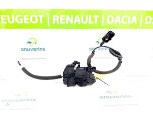 Usagé Serrure arrière gauche Renault Captur (2R) 0.9 Energy TCE 12V Prix € 30,00 Règlement à la marge proposé par Snuverink Autodemontage