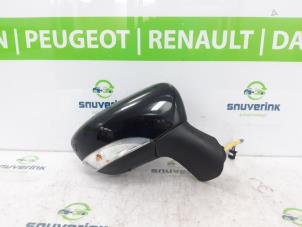 Usagé Rétroviseur extérieur gauche Renault Captur (2R) 0.9 Energy TCE 12V Prix sur demande proposé par Snuverink Autodemontage