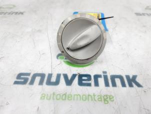 Usagé Commutateur toit ouvrant Peugeot 407 SW (6E) 2.0 16V Prix sur demande proposé par Snuverink Autodemontage
