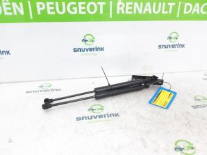 Gebrauchte Set Gasdämpfer Heckklappe Peugeot 2008 (CU) 1.2 12V e-THP PureTech 110 Preis auf Anfrage angeboten von Snuverink Autodemontage