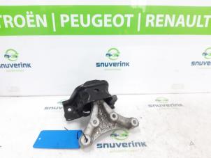 Used Engine mount Peugeot 2008 (CU) 1.2 12V e-THP PureTech 110 Price € 40,00 Margin scheme offered by Snuverink Autodemontage
