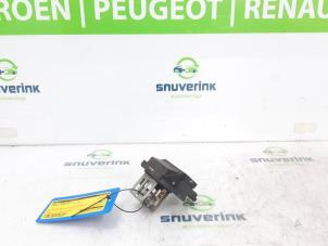 Używane Opornica wentylatora Peugeot 2008 (CU) 1.2 12V e-THP PureTech 110 Cena € 20,00 Procedura marży oferowane przez Snuverink Autodemontage
