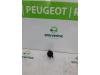 Relais vide d'un Peugeot 2008 (CU), 2013 / 2019 1.2 12V e-THP PureTech 110, MPV, Essence, 1.199cc, 81kW (110pk), FWD, EB2DT; HNZ, 2015-01 / 2019-12, CUHNZ 2017