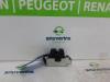 Tailgate lock mechanism from a Peugeot 2008 (CU) 1.2 12V e-THP PureTech 110 2017