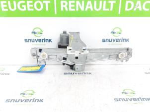 Używane Mechanizm szyby lewej tylnej wersja 4-drzwiowa Peugeot 2008 (CU) 1.2 12V e-THP PureTech 110 Cena € 40,00 Procedura marży oferowane przez Snuverink Autodemontage