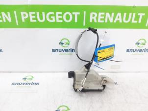 Gebrauchte Türschlossmechanik 4-türig links vorne Peugeot 2008 (CU) 1.2 12V e-THP PureTech 110 Preis € 35,00 Margenregelung angeboten von Snuverink Autodemontage