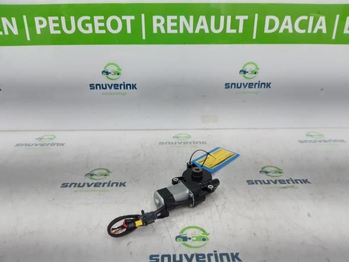 Używane Silnik szyberdachu Peugeot 2008 (CU) 1.2 12V e-THP PureTech 110 Cena € 34,98 Procedura marży oferowane przez Snuverink Autodemontage