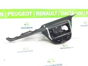 Usagé Elément tableau de bord Peugeot 2008 (CU) 1.2 12V e-THP PureTech 110 Prix € 50,00 Règlement à la marge proposé par Snuverink Autodemontage