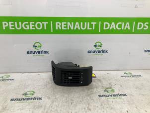 Usados Rejilla de aire de salpicadero Fiat Ducato (250) 2.3 D 150 Multijet Precio € 48,40 IVA incluido ofrecido por Snuverink Autodemontage