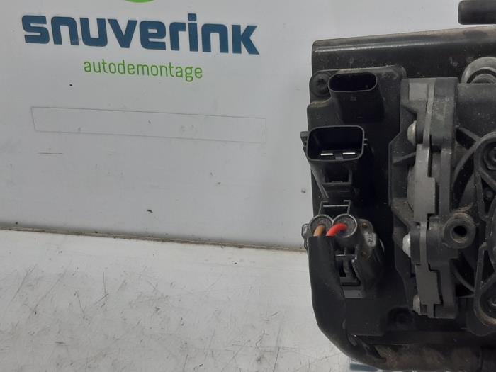 Vakuumpumpe (Benzin) van een Volvo XC90 II 2.0 T8 16V Twin Engine AWD 2015
