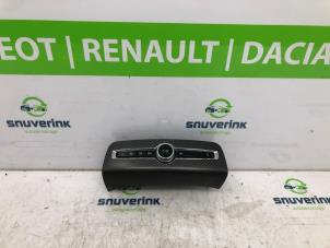 Usagé Panneau commande radio Volvo XC90 II 2.0 T8 16V Twin Engine AWD Prix € 45,00 Règlement à la marge proposé par Snuverink Autodemontage
