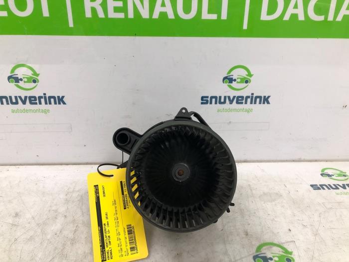 Heating and ventilation fan motor from a Renault Captur (2R) 1.2 TCE 16V EDC 2016