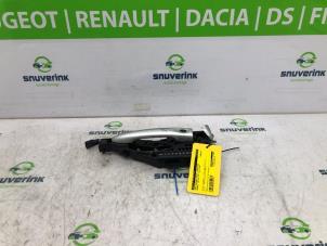 Gebrauchte Türgriff 4-türig links vorne Renault Captur (2R) 1.2 TCE 16V EDC Preis € 25,00 Margenregelung angeboten von Snuverink Autodemontage
