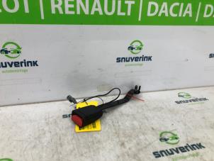 Used Front seatbelt buckle, right Renault Captur (2R) 1.2 TCE 16V EDC Price € 25,00 Margin scheme offered by Snuverink Autodemontage