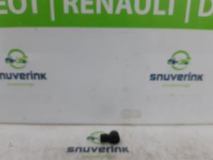 Usagé Capteur aide au stationnement Renault Captur (2R) 1.2 TCE 16V EDC Prix € 25,00 Règlement à la marge proposé par Snuverink Autodemontage