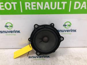 Usagé Haut-parleur Renault Captur (2R) 1.2 TCE 16V EDC Prix € 25,00 Règlement à la marge proposé par Snuverink Autodemontage