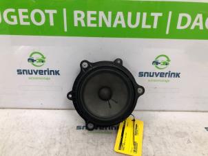 Used Speaker Renault Captur (2R) 1.2 TCE 16V EDC Price € 25,00 Margin scheme offered by Snuverink Autodemontage
