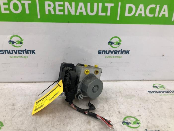 Usagé Bloc ABS Renault Captur I (2R) 1.2 TCE 16V EDC Prix € 49,98 Règlement à la marge proposé par Snuverink Autodemontage