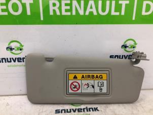 Używane Oslona przeciwsloneczna Renault Captur (2R) 1.2 TCE 16V EDC Cena € 25,00 Procedura marży oferowane przez Snuverink Autodemontage