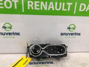 Usados Panel de control de calefacción Renault Captur (2R) 1.2 TCE 16V EDC Precio € 30,00 Norma de margen ofrecido por Snuverink Autodemontage