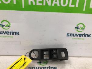 Used Electric window switch Renault Captur (2R) 1.2 TCE 16V EDC Price € 25,00 Margin scheme offered by Snuverink Autodemontage