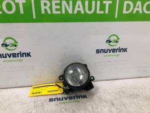 Używane Swiatlo przeciwmgielne prawy przód Renault Captur (2R) 1.2 TCE 16V EDC Cena € 30,00 Procedura marży oferowane przez Snuverink Autodemontage