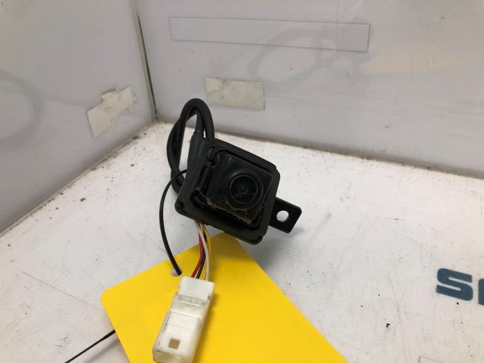 Reversing camera from a Renault Captur (2R) 1.2 TCE 16V EDC 2016