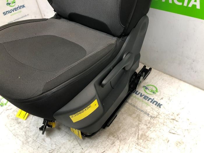 Seat, left from a Renault Captur (2R) 1.2 TCE 16V EDC 2016
