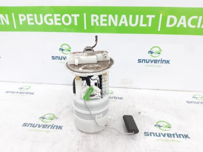 Pompe carburant électrique d'un Renault Captur (2R) 1.2 TCE 16V EDC 2016