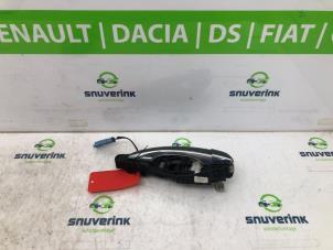 Używane Uchwyt drzwi prawych przednich wersja 4-drzwiowa Citroen DS5 (KD/KF) 2.0 165 HYbrid4 16V Cena € 80,00 Procedura marży oferowane przez Snuverink Autodemontage