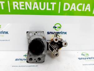 Usados Soporte de motor Renault Twingo II (CN) 1.2 16V Precio € 25,00 Norma de margen ofrecido por Snuverink Autodemontage