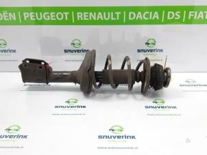 Used Front shock absorber rod, left Renault Twingo II (CN) 1.2 16V Price € 40,00 Margin scheme offered by Snuverink Autodemontage