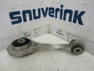 Gebrauchte Getriebe Halterung Renault Twingo II (CN) 1.2 16V Preis € 20,00 Margenregelung angeboten von Snuverink Autodemontage