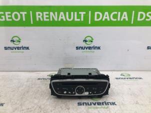 Używane Radio Renault Twingo II (CN) 1.2 16V Cena € 90,00 Procedura marży oferowane przez Snuverink Autodemontage