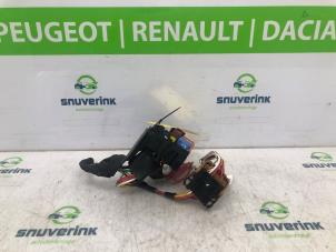 Used Fuse box Renault Twingo II (CN) 1.2 16V Price € 40,00 Margin scheme offered by Snuverink Autodemontage