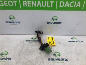 Used Heater resistor Renault Twingo II (CN) 1.2 16V Price € 50,00 Margin scheme offered by Snuverink Autodemontage