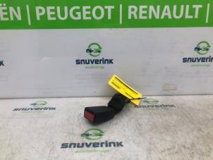 Gebrauchte Sicherheitsgurt Schließe rechts hinten Renault Twingo II (CN) 1.2 16V Preis € 25,00 Margenregelung angeboten von Snuverink Autodemontage