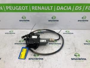 Used Parking brake motor Peugeot 5008 I (0A/0E) 1.6 HDiF 16V Price € 200,00 Margin scheme offered by Snuverink Autodemontage