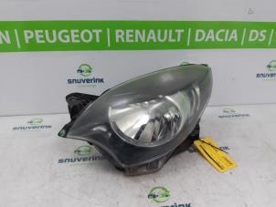 Used Headlight, left Renault Twingo II (CN) 1.2 16V Price € 100,00 Margin scheme offered by Snuverink Autodemontage