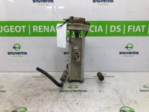 Usados Bomba eléctrica de combustible Jeep Wrangler (TJ) 4.0 4x4 Precio € 75,00 Norma de margen ofrecido por Snuverink Autodemontage